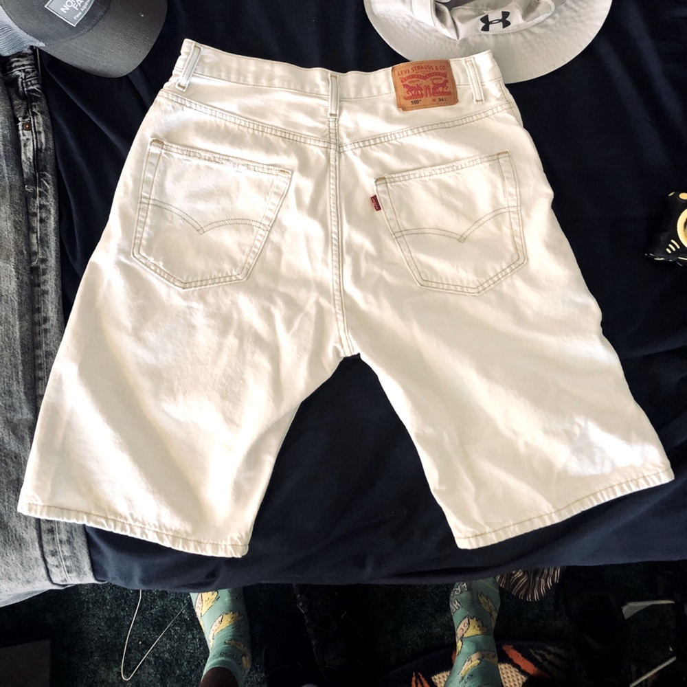 White Levi Strauss 569 shorts